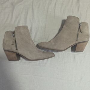 Frye Suede Western Ankle Boots • Tan Cowgirl Booties • Vintage Western Aesthetic